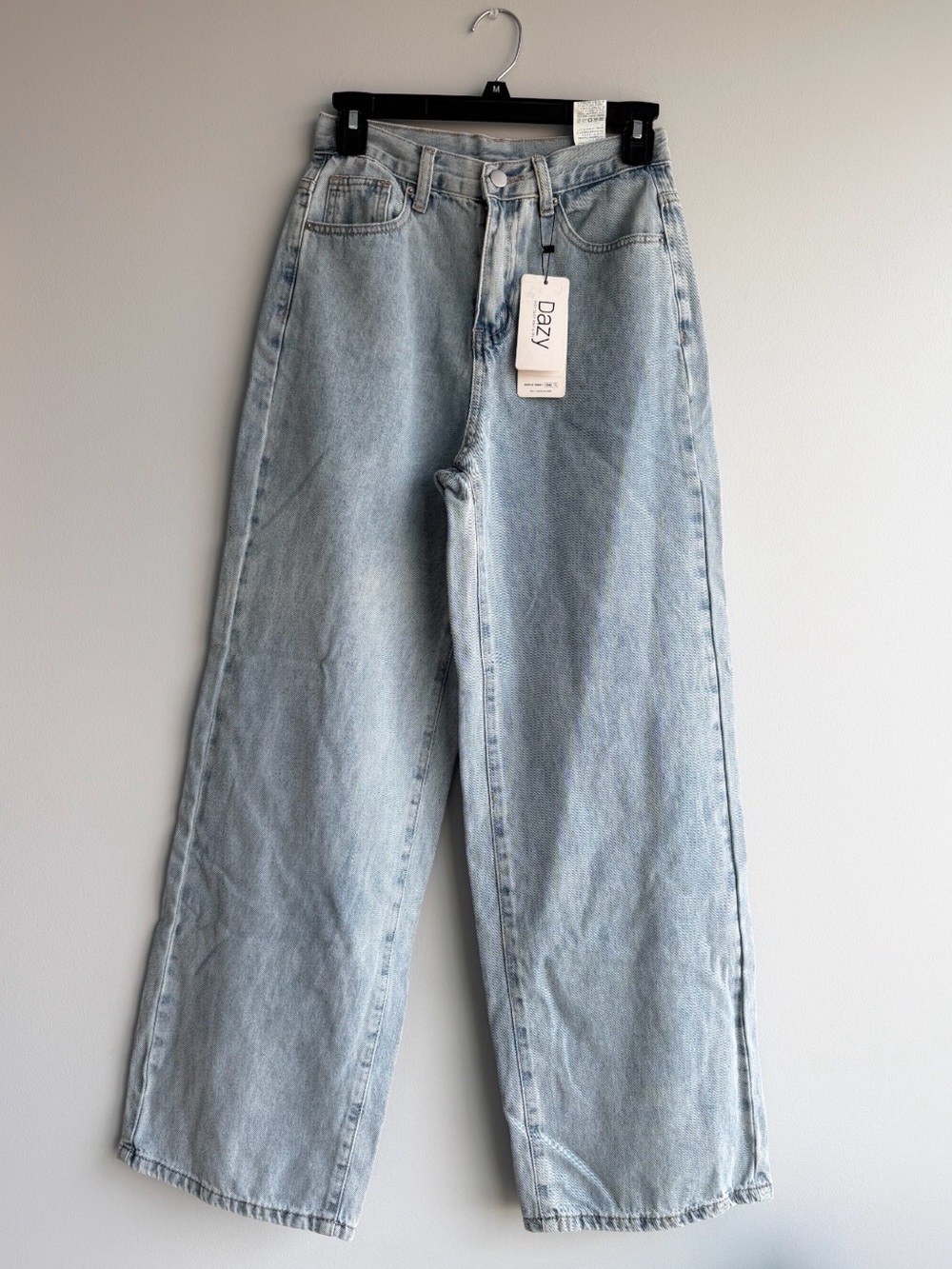 NWT Women's Light Wash Straight-Leg Jeans - Light Blue